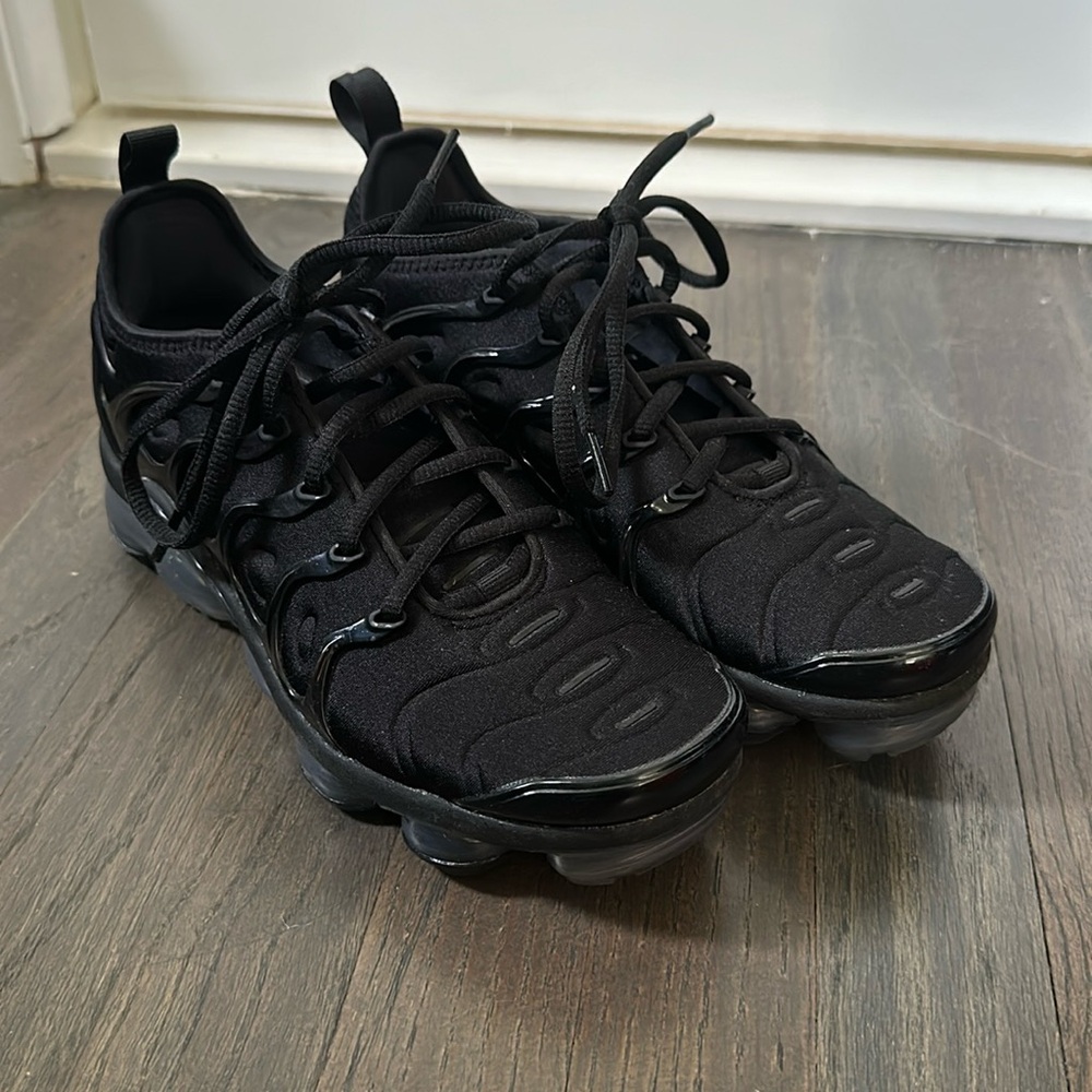Nike Air VaporMax Plus. Black. Size 8 women’s